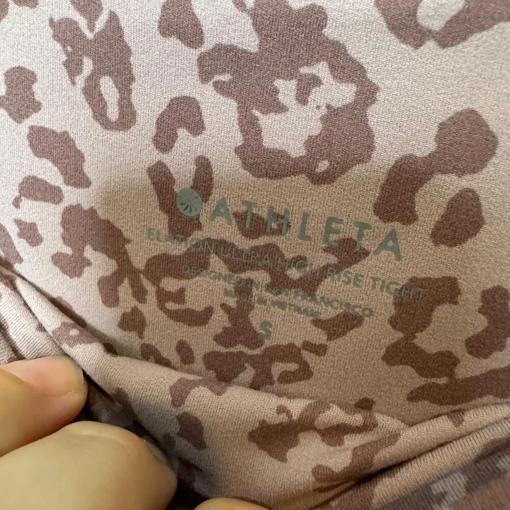 ATHLETA elation ultra high rise tight in mauve leopard size S - Picture 6 of 7